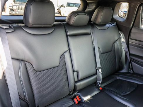 New 2026 Jeep Compass Latitude image 17