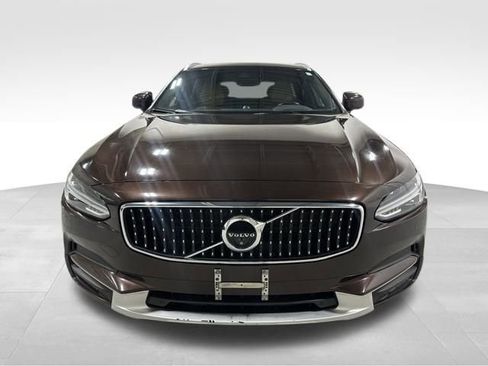 Used 2017 Volvo V90 T6 Cross Country image 3