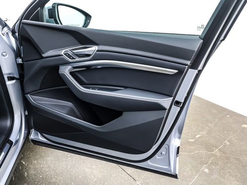 Used 2022 Audi e-tron Premium image 23