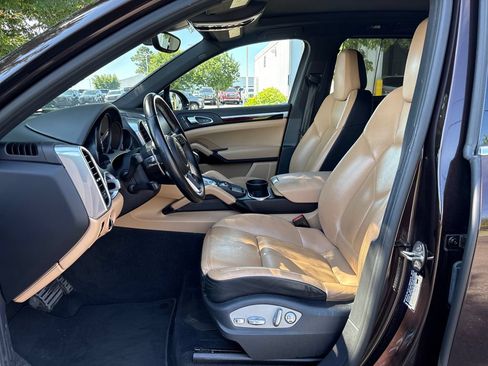 Used 2016 Porsche Cayenne AWD/4WD image 10