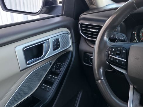 Used 2020 Ford Explorer Platinum w/ Premium Technology Package image 31