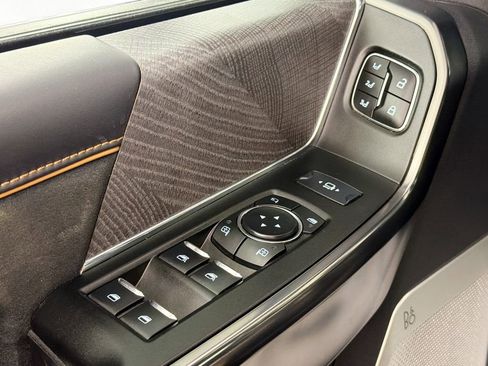 Used 2024 Ford F450 Platinum w/ FX4 Off-Road Package AWD/4WD image 18