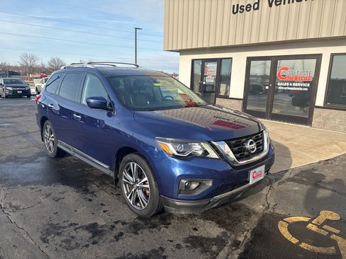 Used 2017 Nissan Pathfinder Platinum w/ Cargo Package image 2