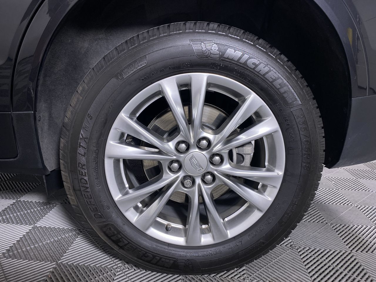 Used 2020 Cadillac XT5 Premium Luxury FWD image 16