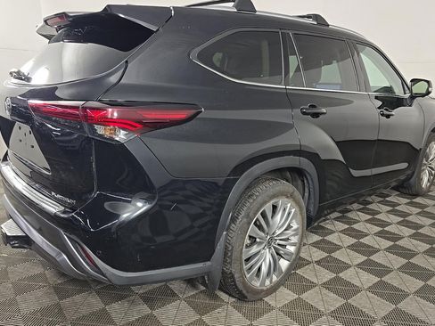 Used 2024 Toyota Highlander Platinum AWD/4WD image 4