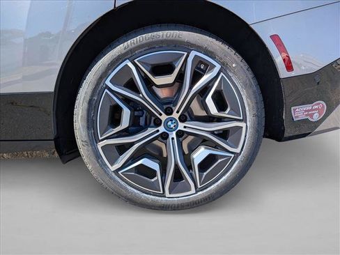 Used 2024 BMW iX xDrive50 w/ Premium Package AWD/4WD image 13