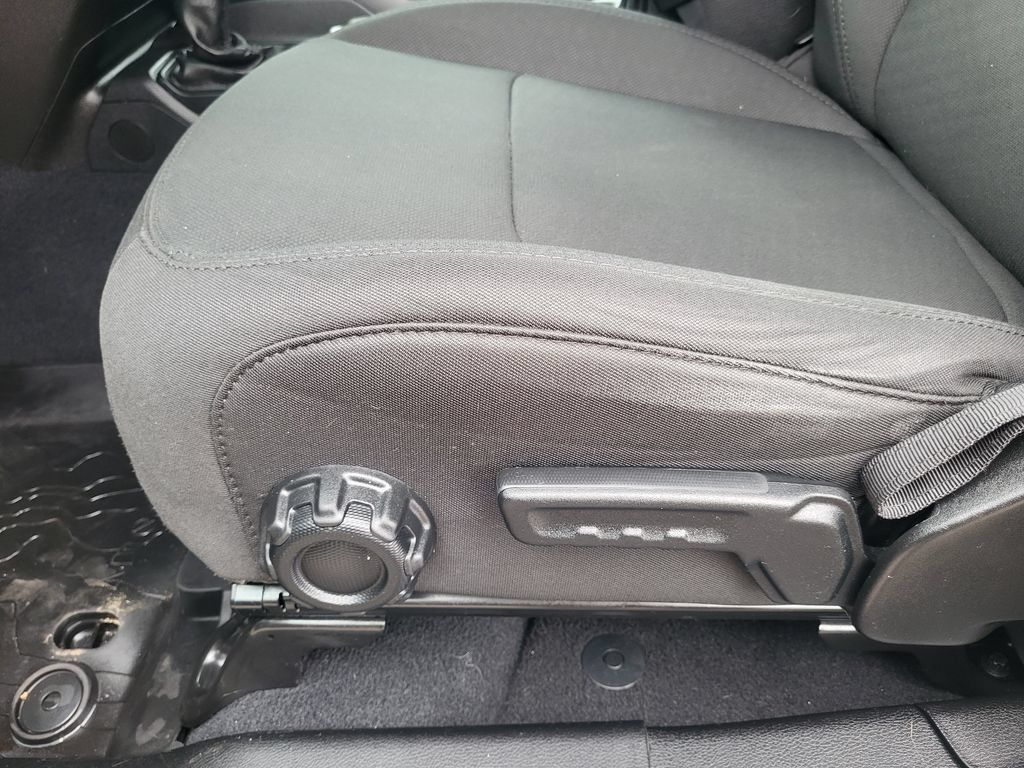 Used 2022 Jeep Gladiator Sport AWD/4WD image 15