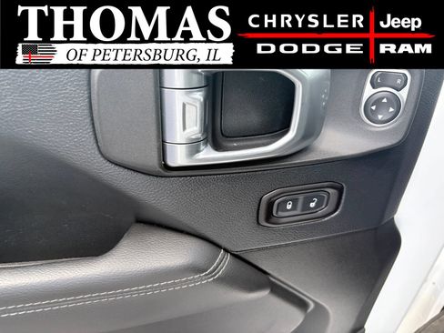 Used 2019 Jeep Wrangler Unlimited Sahara AWD/4WD image 15