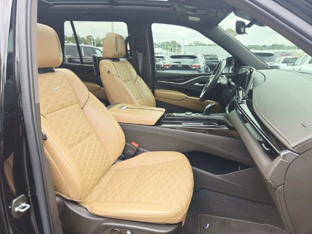 Certified 2022 Cadillac Escalade Premium Luxury w/ Performance Package AWD/4WD image 18