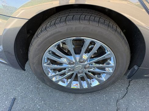 Used 2013 Toyota Avalon Limited w/ Technology Pkg FWD image 30