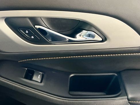 Used 2019 Chevrolet Traverse LT image 32