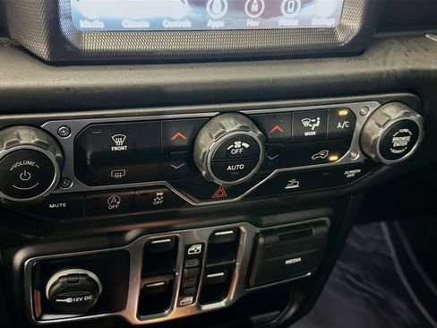 Used 2023 Jeep Wrangler Unlimited Sport image 24