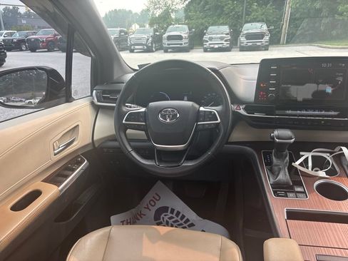 Used 2021 Toyota Sienna XLE FWD image 26