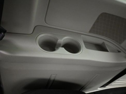 Used 2016 Dodge Grand Caravan SXT image 31