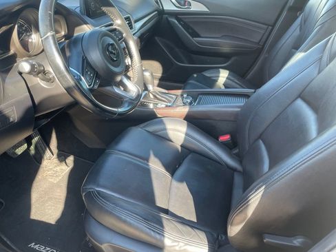 Used 2018 MAZDA MAZDA3 Touring FWD image 9
