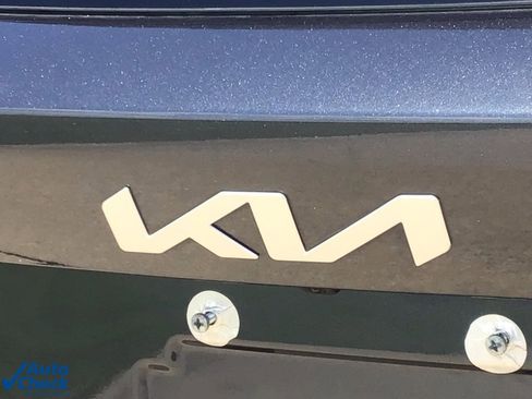 Used 2023 Kia Sorento LX image 30