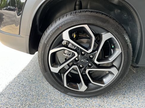 Used 2026 Chevrolet Trax RS w/ Sunroof Package FWD image 35