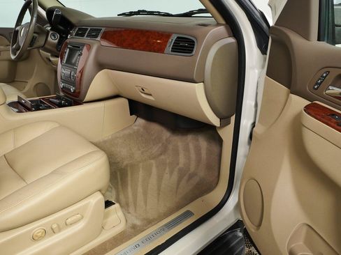 Used 2010 Chevrolet Suburban LTZ AWD/4WD image 35