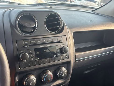 Used 2017 Jeep Patriot Latitude image 19