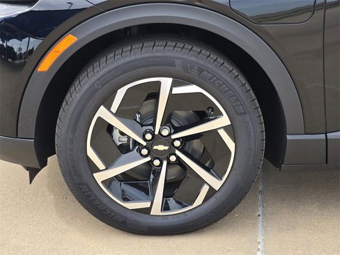 New 2026 Chevrolet Equinox EV LT image 18