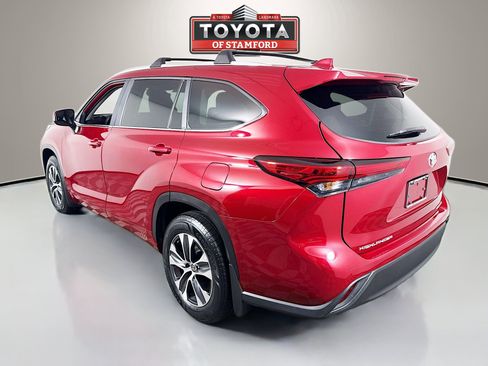 Certified 2023 Toyota Highlander XLE image 5