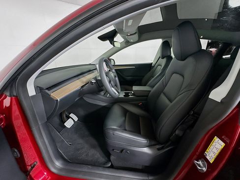 Used 2024 Tesla Model Y Performance image 13