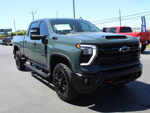 Used 2025 Chevrolet Silverado 3500 LT w/ Trail Boss Package AWD/4WD image 8