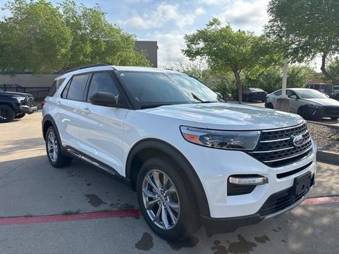 Used 2022 Ford Explorer XLT w/ Equipment Group 202A image 3