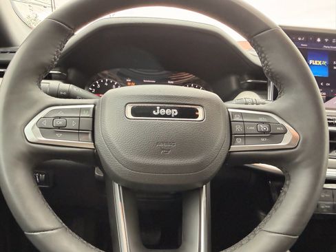 Used 2025 Jeep Compass Limited AWD/4WD image 14
