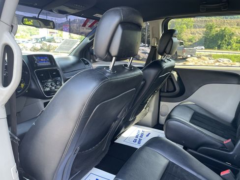 Used 2017 Dodge Grand Caravan SXT FWD image 20