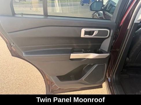 Used 2022 Ford Explorer XLT w/ Equipment Group 202A AWD/4WD image 8