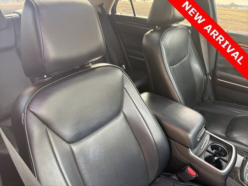 Used 2019 Chrysler 300 Limited image 16