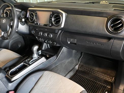 Used 2020 Toyota Tacoma TRD Sport w/ Technology Package RWD image 9