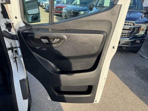 Used 2022 Mercedes-Benz Sprinter 1500 image 17
