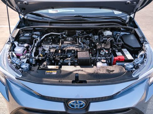 Used 2025 Toyota Corolla LE FWD image 28