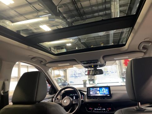 Used 2024 Nissan Rogue Platinum w/ Platinum Premium Package image 24