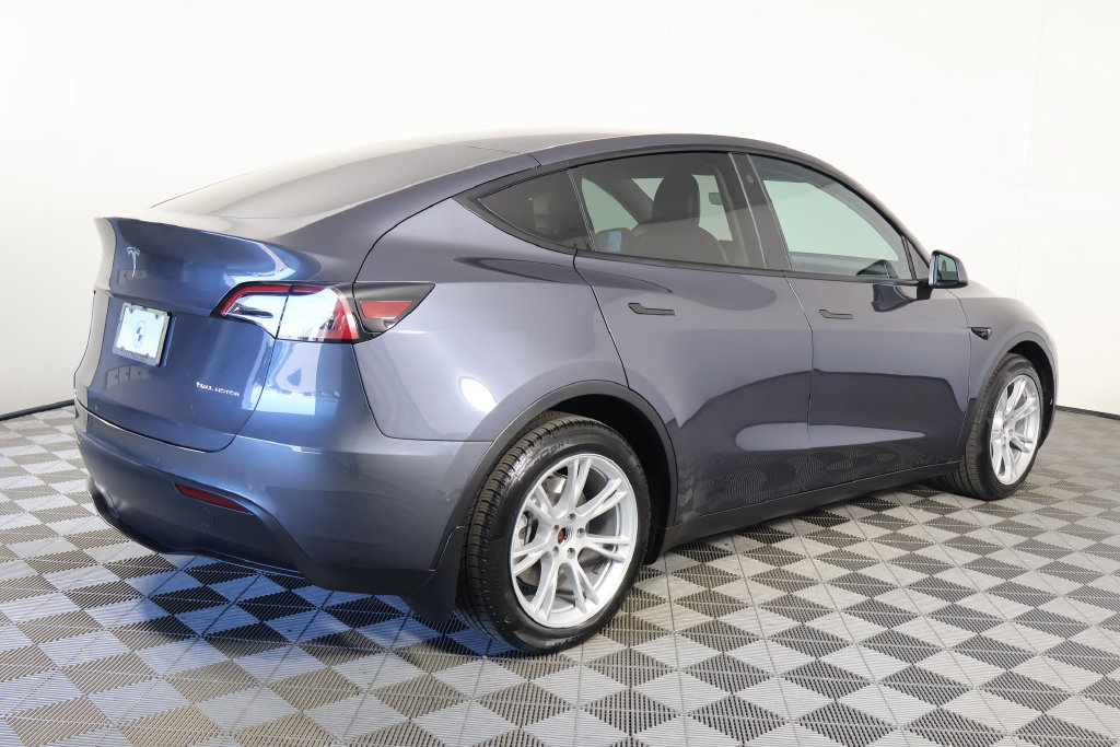 Used 2022 Tesla Model Y Long Range AWD/4WD image 4