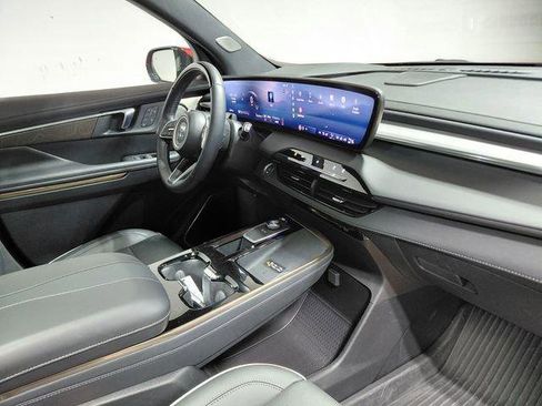 Used 2025 Buick Enclave Avenir AWD/4WD image 53