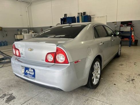 Used 2009 Chevrolet Malibu LTZ FWD image 4