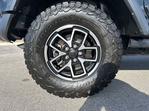 Used 2024 Jeep Wrangler Rubicon w/ Convenience Group image 35