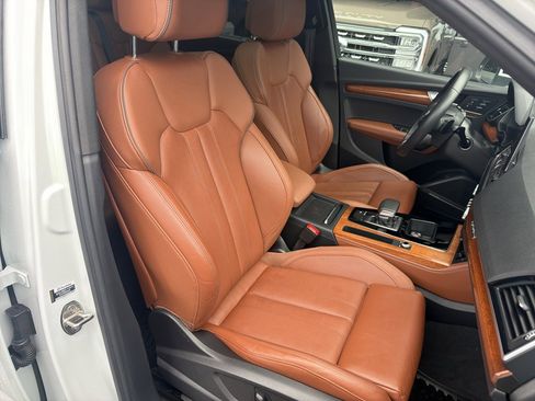 Used 2023 Audi Q5 2.0T Prestige w/ Prestige Package image 9