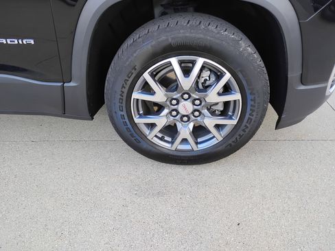 Used 2023 GMC Acadia SLT w/ LPO, Floor Liner Package FWD image 27