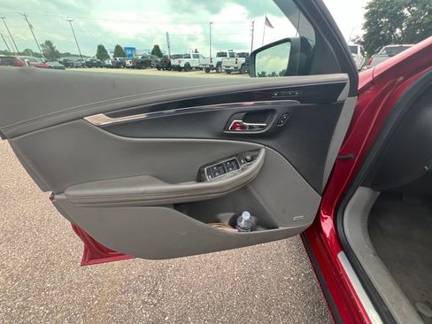 Used 2015 Chevrolet Impala LTZ FWD image 17