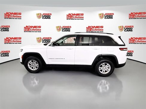 Used 2023 Jeep Grand Cherokee Laredo image 14