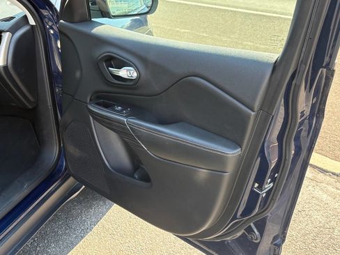 Used 2014 Jeep Cherokee Limited image 29