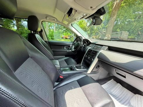 Used 2019 Land Rover Discovery Sport SE AWD/4WD image 10