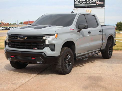 Used 2024 Chevrolet Silverado 1500 LT Trail Boss w/ Convenience Package II AWD/4WD image 4