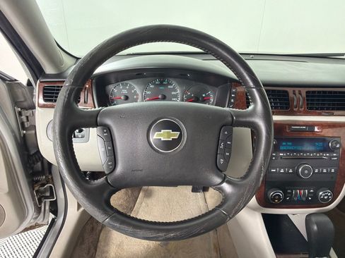 Used 2011 Chevrolet Impala LT w/ Luxury Edition Package FWD image 15