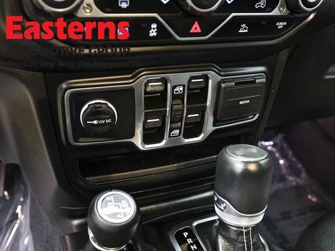 Used 2023 Jeep Wrangler Unlimited Sahara AWD/4WD image 21