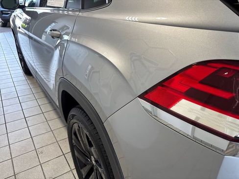 Used 2022 Volkswagen Atlas Cross Sport SE FWD image 18